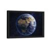 tableau la terre sous les étoiles avec cadre noir