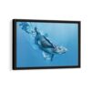 tableau baleine bleue avec cadre noir