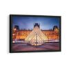 tableau pyramide du louvre avec cadre noir